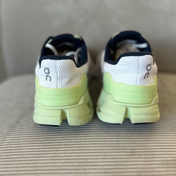 women's On Cloudflyer running - 'Lavender /Meadow' size 10 (21.99031) - Picture 6 of 10